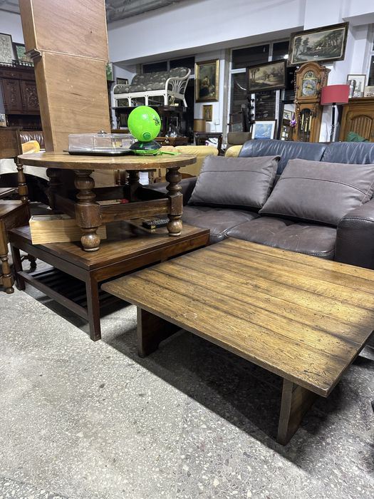 Стіл журнальний.