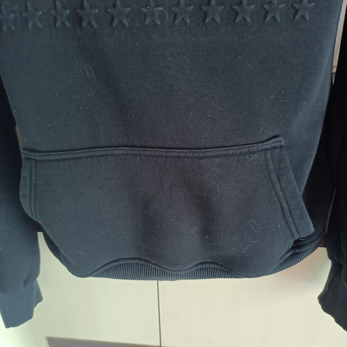 Czarna bluza z kapturem