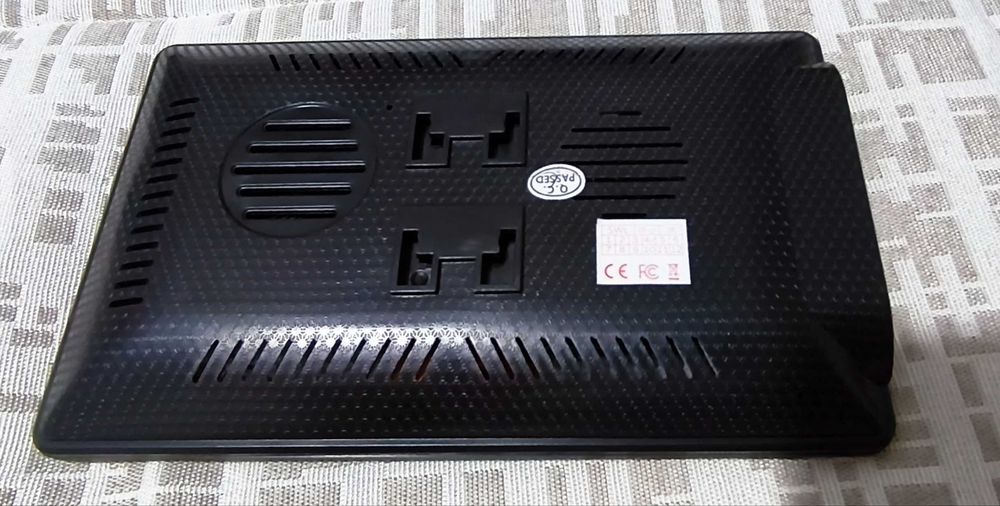 Ecrã tátil automóvel com câmara