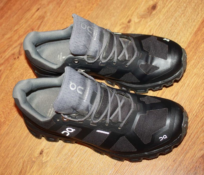 Кроссовки on cloud running waterproof 37р.