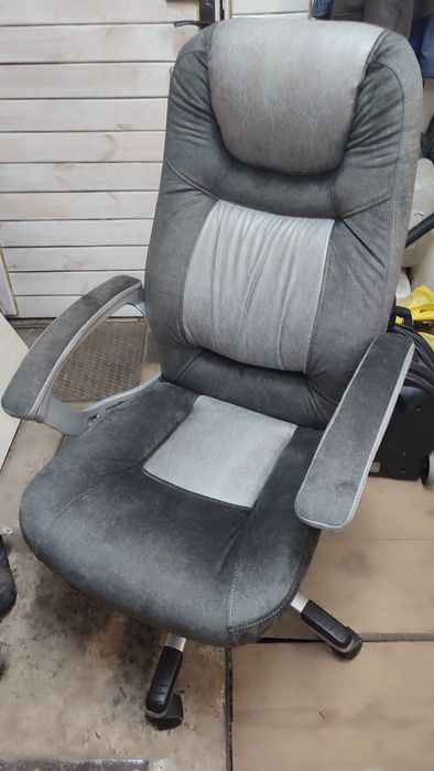 Ремонт , реставрація м'яких меблів.