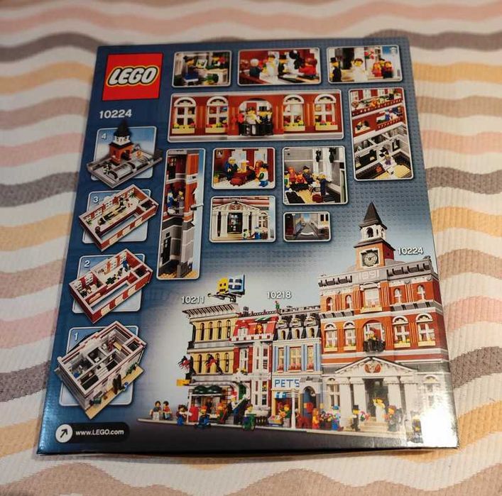 10224 LEGO Town Hall, Modular