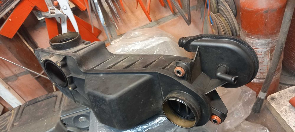 Резонатор воздушного фильтра MERCEDES-BENZ  A1110940183