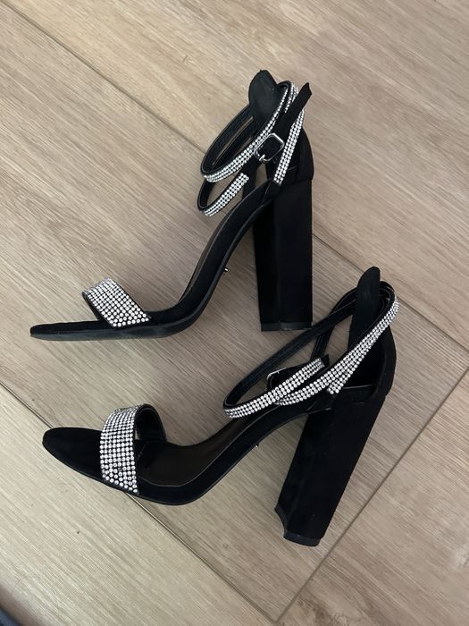 Buty sandaly czarne na obcasie cekiny rozmiar 35