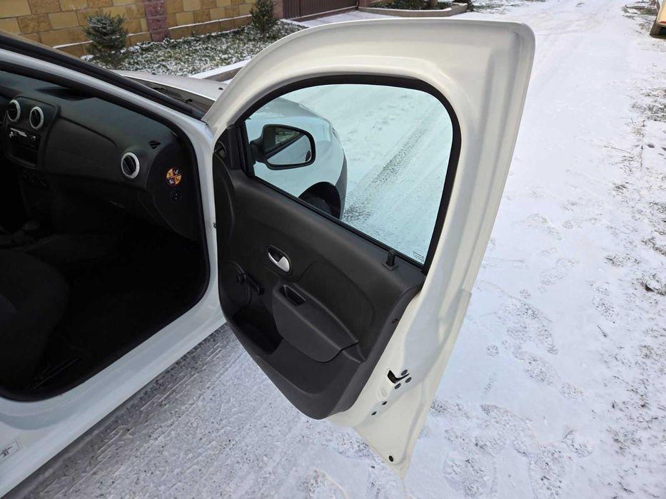 В ідеальному стані Dacia Logan 2015. Не битий, не фарбований