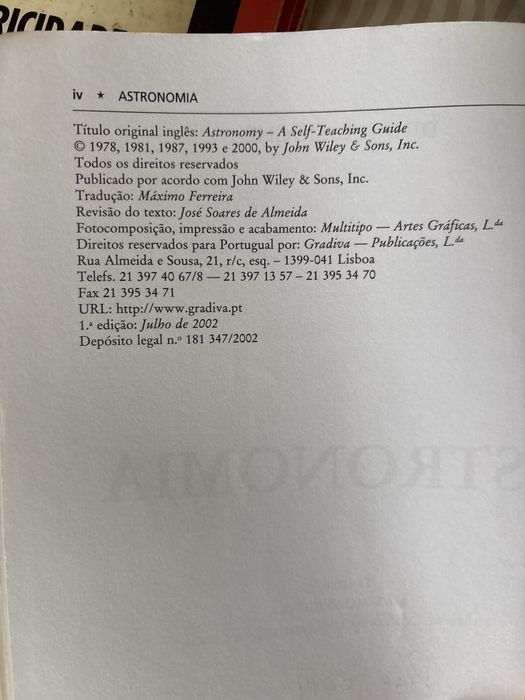 Livro “Astronomia” de Dinah L. Moché