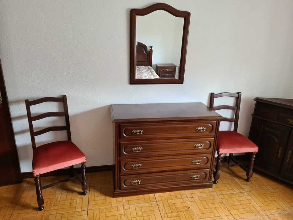 Guarda vestidos, Comoda, Cadeiras e Espelho, armário de canto