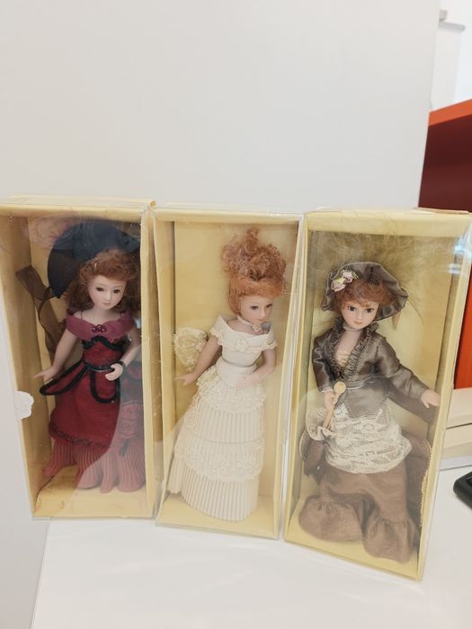 Bonecas de porcelana