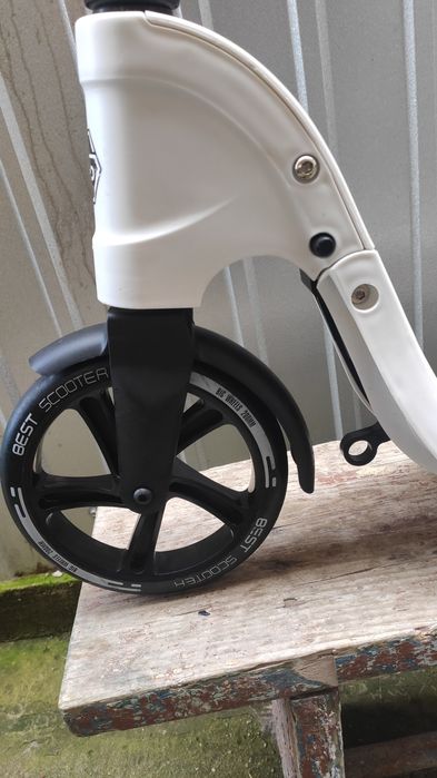 Продам самокат  BEST Scooter від 8+.