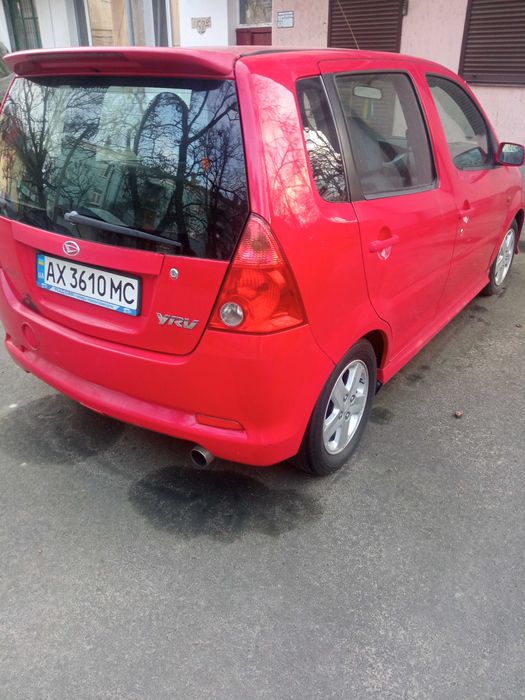 Автомобиль Дайхатсу.  Малолитражка. 2000 год выпуска