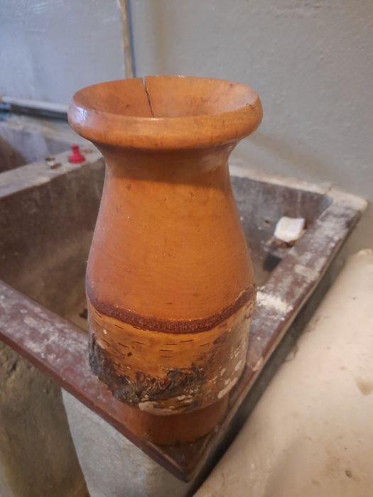 Stary drewniany wazon