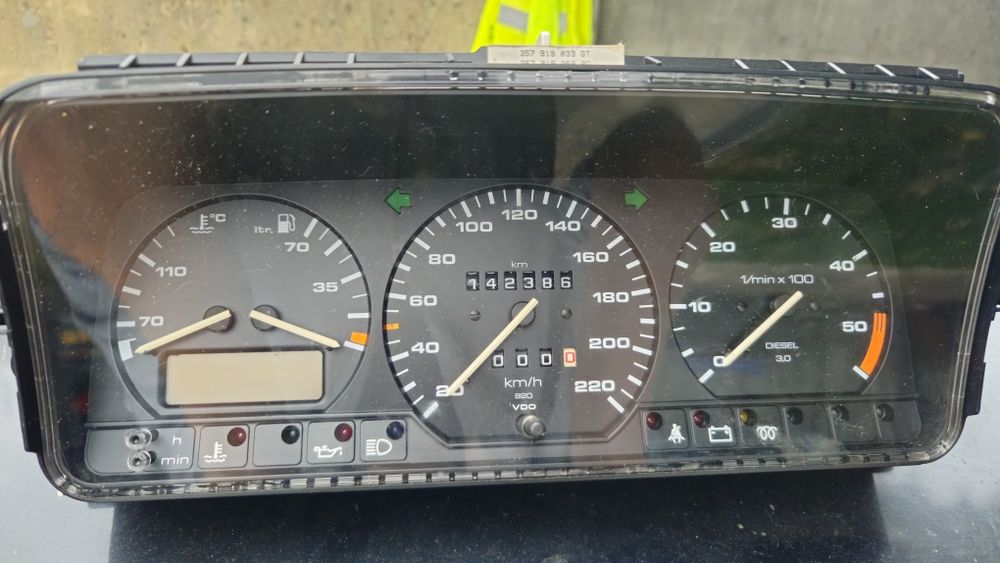 painel de instrumentos VDO para um Volkswagen Passat B3 diesel.