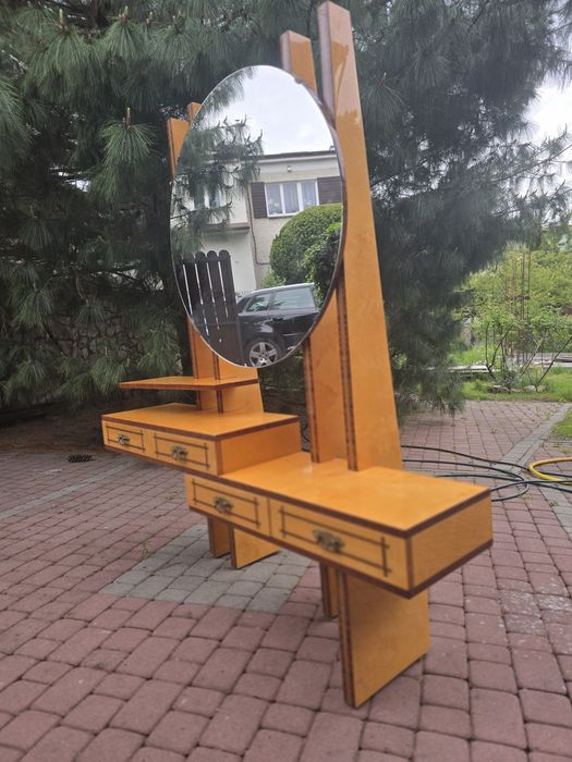 Toaletka w stylu art-deco
