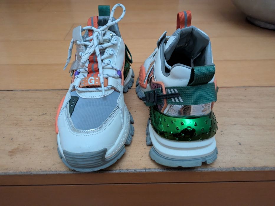 Sapatilhas EXÉ como novas.....,..................................