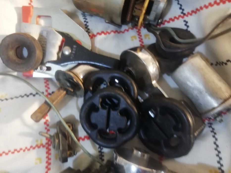 Автозапчастини різні 1 лотом