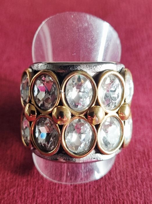 Anel bicolor, em aço, com 10 pontos de luz ovais.  T20