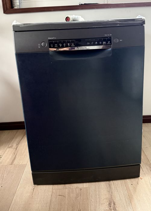 Máquina de Lavar Loiça Bosch Série 4 SMS4EMC06E – Black Inox