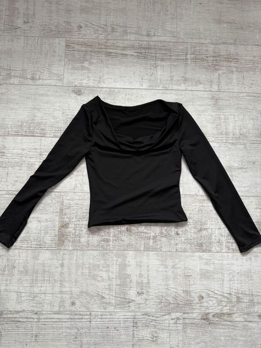 Нова чорна кофтинка з V-подібним вирізом розмір S