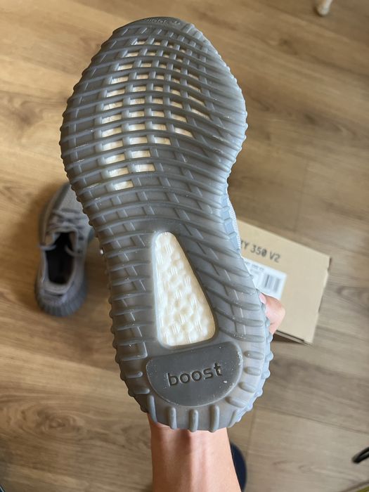 Yeezy 350 v2 stregry / tamanho 38 / novo