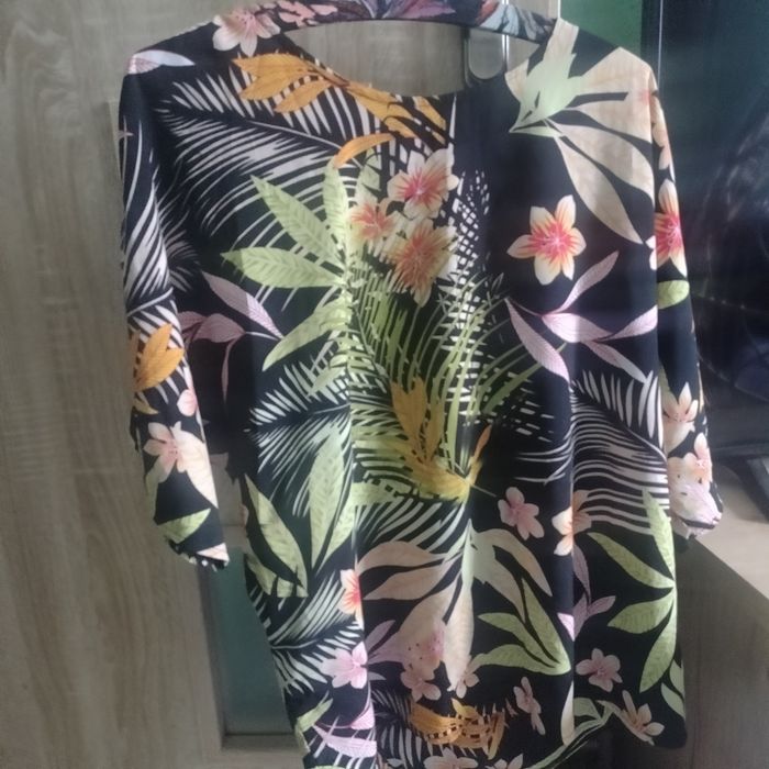 Bluzka damska krótki rękaw kwiaty XL XXL