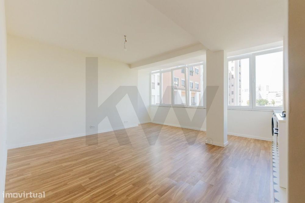 Apartamento T3 Remodelado em Benfica – Av. Gomes Pereira