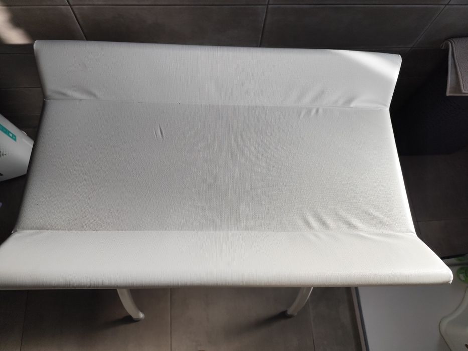 Banheira com muda fraldas em muito bom estado