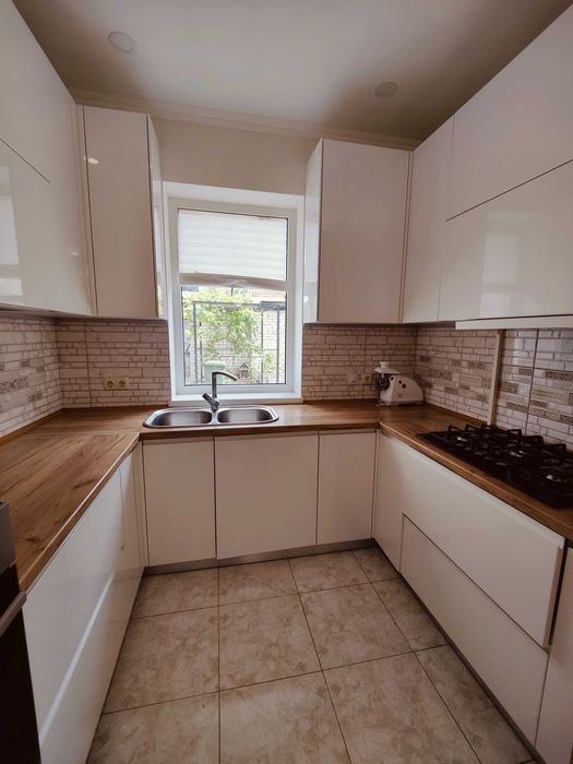 Продається домоволодіння з 2-ма будинками