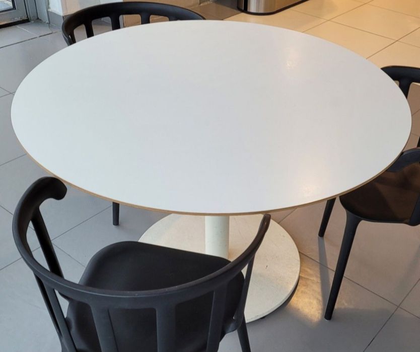 Stół do kawiarni baru ogródka kawiarnii bistro na żeliwnej nodze