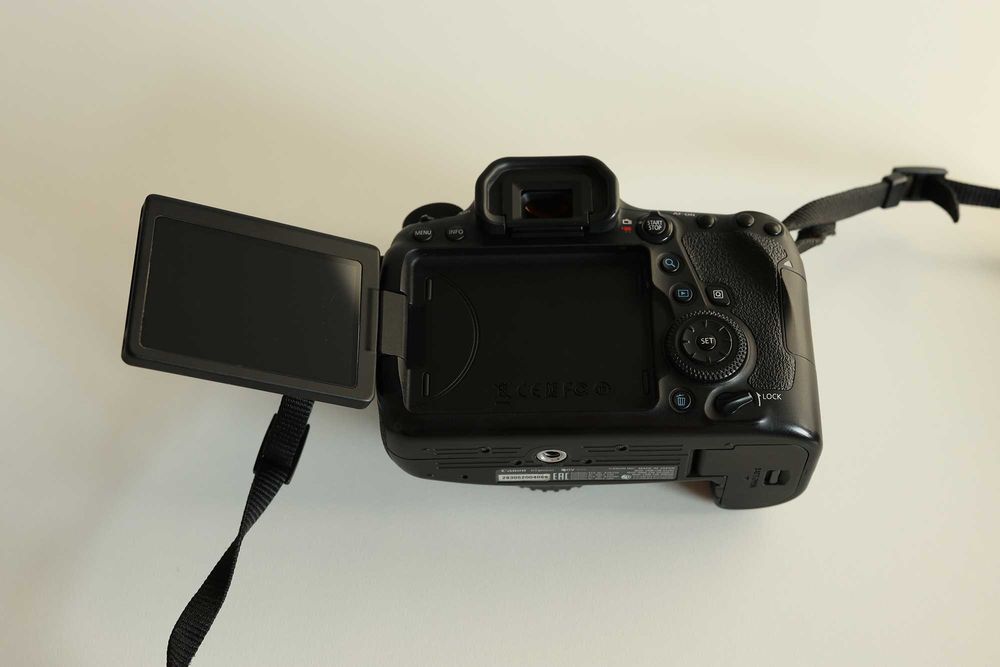 Продам Canon EOS 6D Mark II, fullframe, новий затвор, 3 акамулятора