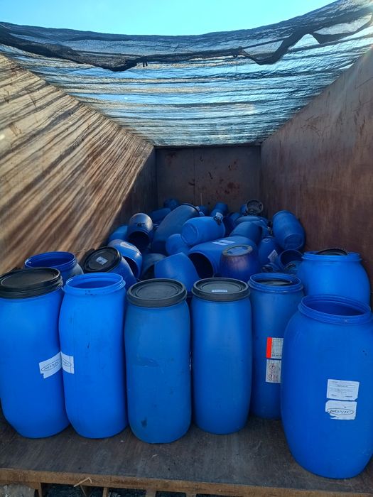 Beczki plastikowe małe i duże