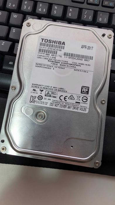3x HDD Toshiba DT01ACA100 1TB — 30 €/cada