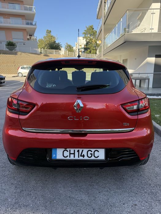 Clio TCe 0.9 Limited• Red Interior Touch Pack • Hands Free • Ecran • Camera de Ré • Keyless Entry • Keyless Start • Poucos Km • IPO 7/27 • Revisado
