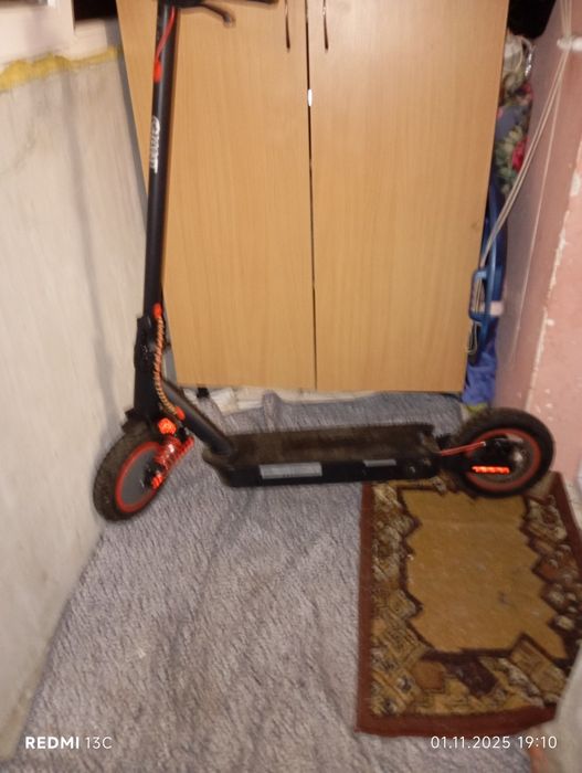 Електросамокат в хорошому стані