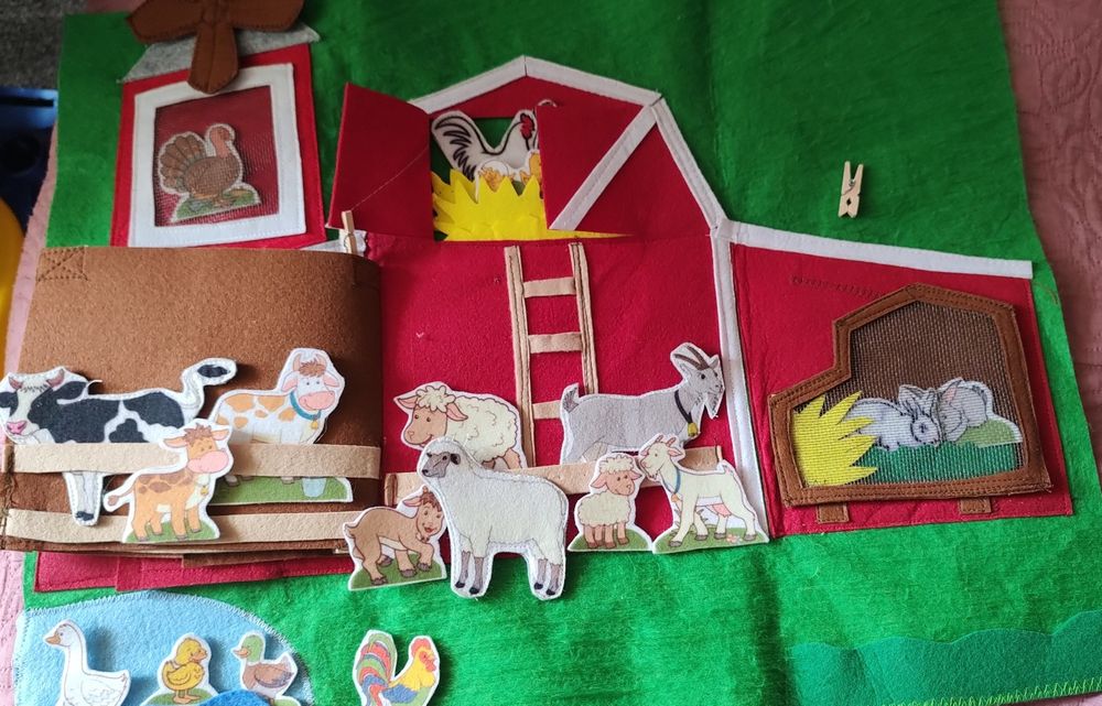 Играшки з фетру ,Ферма із фетру багато домашніх тваринок,синій трактор