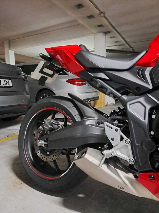 Honda CBR650R 2025 E-Cluth, 95hp, garantia até 05/2031, apenas 7.000km