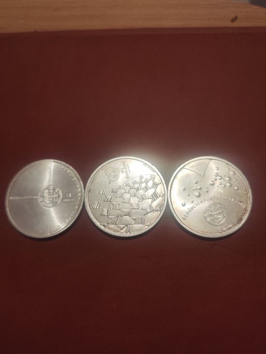 moedas de prata, comemorativas de Portugal,
especificamente da edição do Euro 2004.