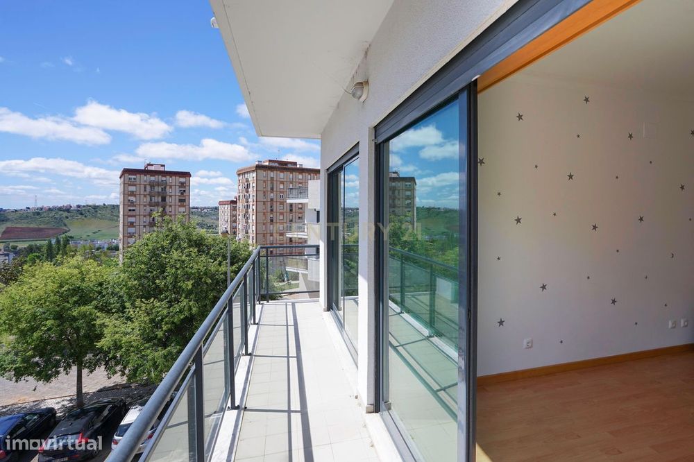 Apartamento T3 com Varandas em Vialonga
