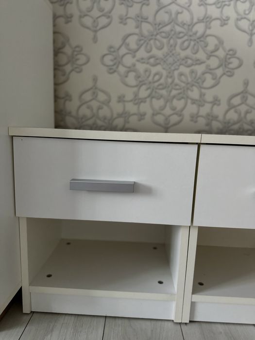 Приліжкова тумба