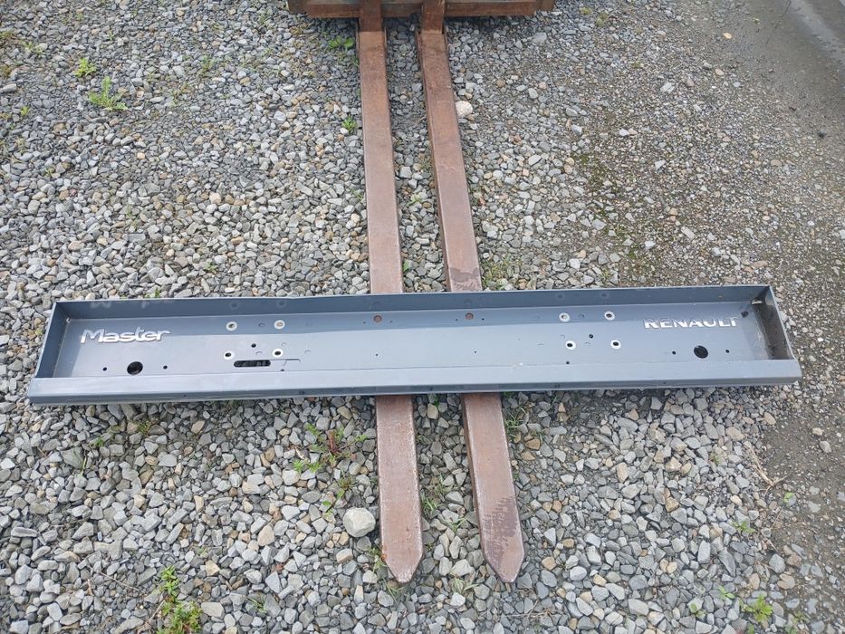 Zderzak belka tył Renault Master III IV Movano biały szary Z DEFEKTEM