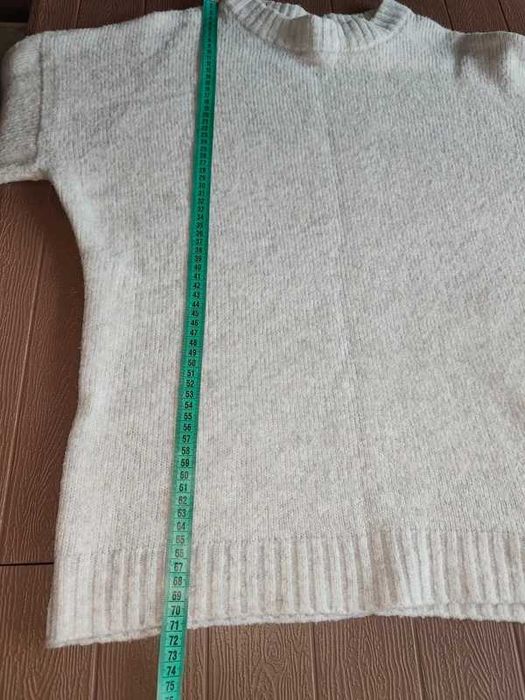 890. Jasnoszary gruby sweter damski rozmiar M