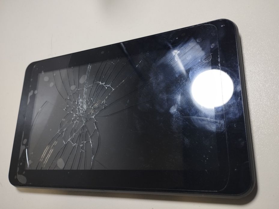 Продам планшет під запчастини