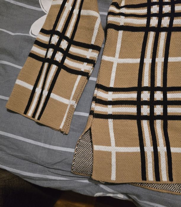 Р.52-54. Жіночий светр кольору кава з молоком з білими, чорними смугам