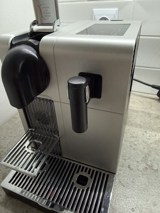 Ekspres DeLonghi nespresso Lattissima Pro EN750.MB