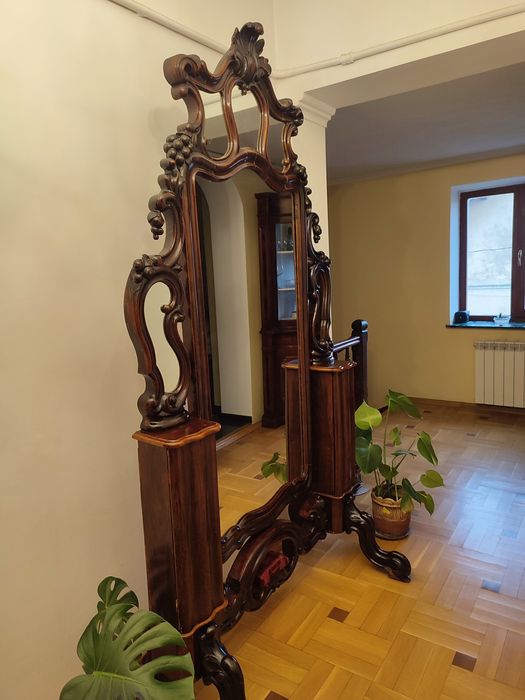 Дзеркало в дерев'яній рамі антикваріат