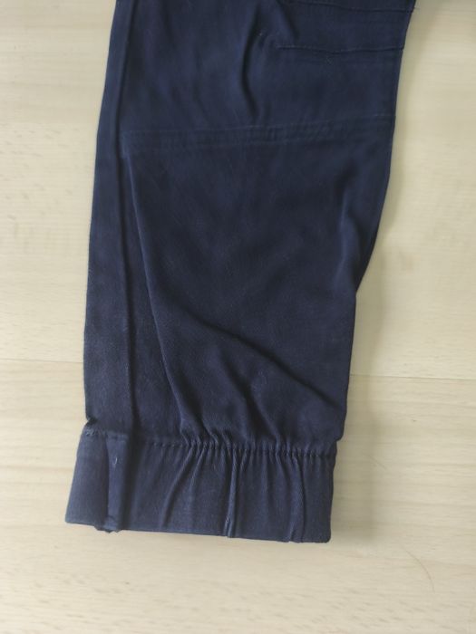Spodnie granatowe dla chłopca eleganckie joggery 104