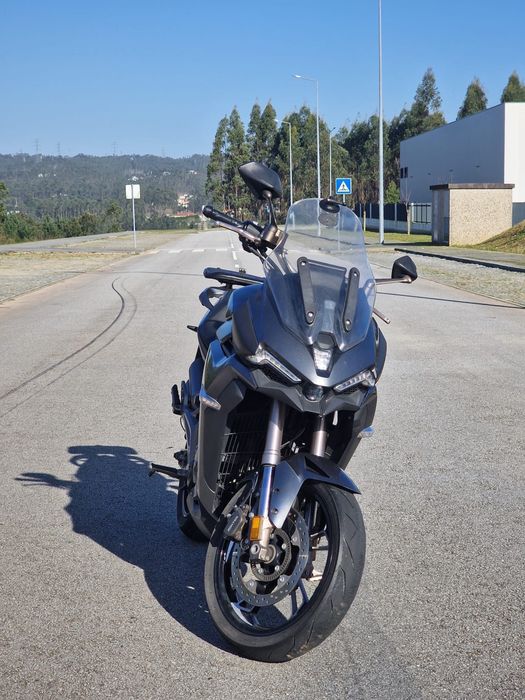 Zontes 310X 2022 – Excelente Estado – Equipada com Extras