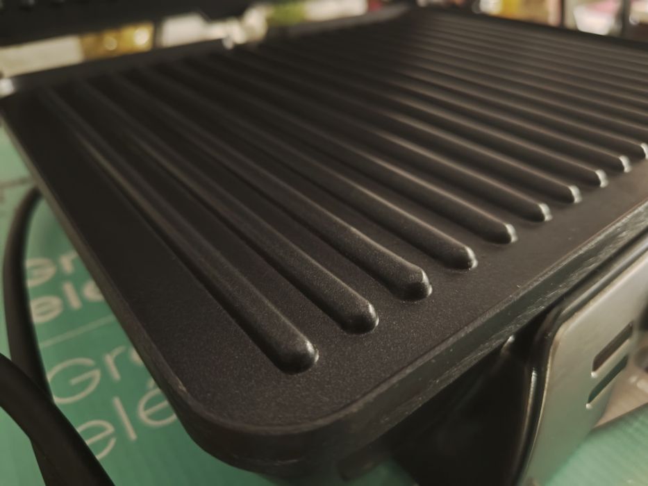 Grill elektryczny HOFFEN 2000W.  Na  gwarancji.