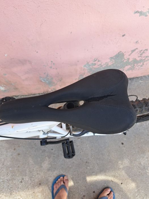 Bicicleta skoda com suspensão
