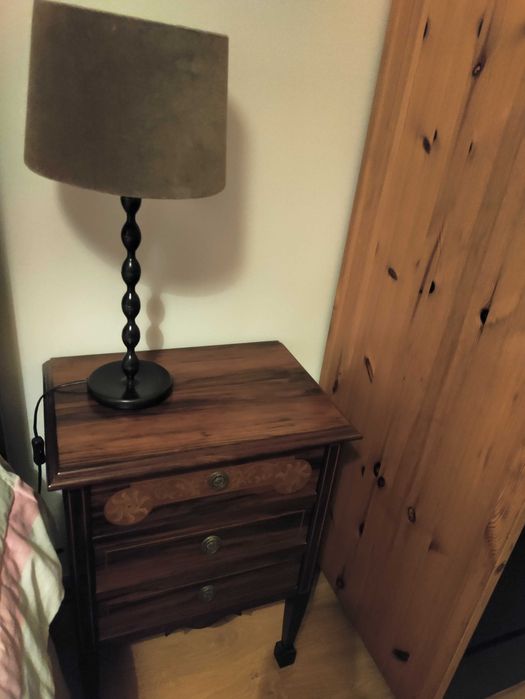 Par de mesas em pau santo com marchetaria