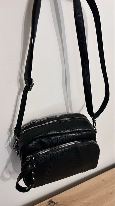 Czarna torebka damska na ramię